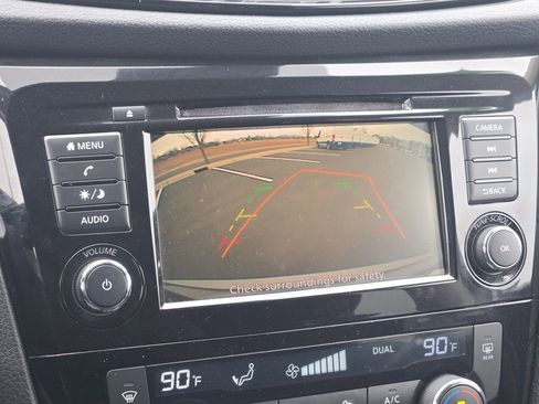 Used 2019 Nissan Rogue SV image 25