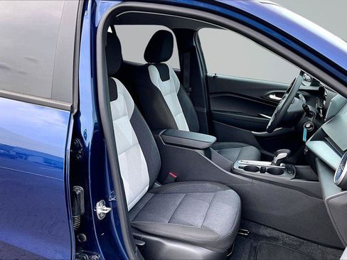Used 2024 Chevrolet Trax LS w/ LS Convenience Package FWD image 8