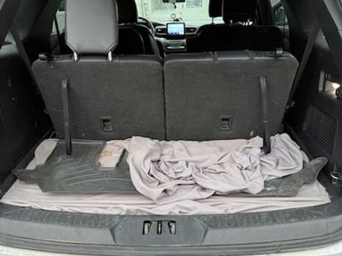 Used 2020 Ford Explorer XLT w/ Equipment Group 202A AWD/4WD image 12