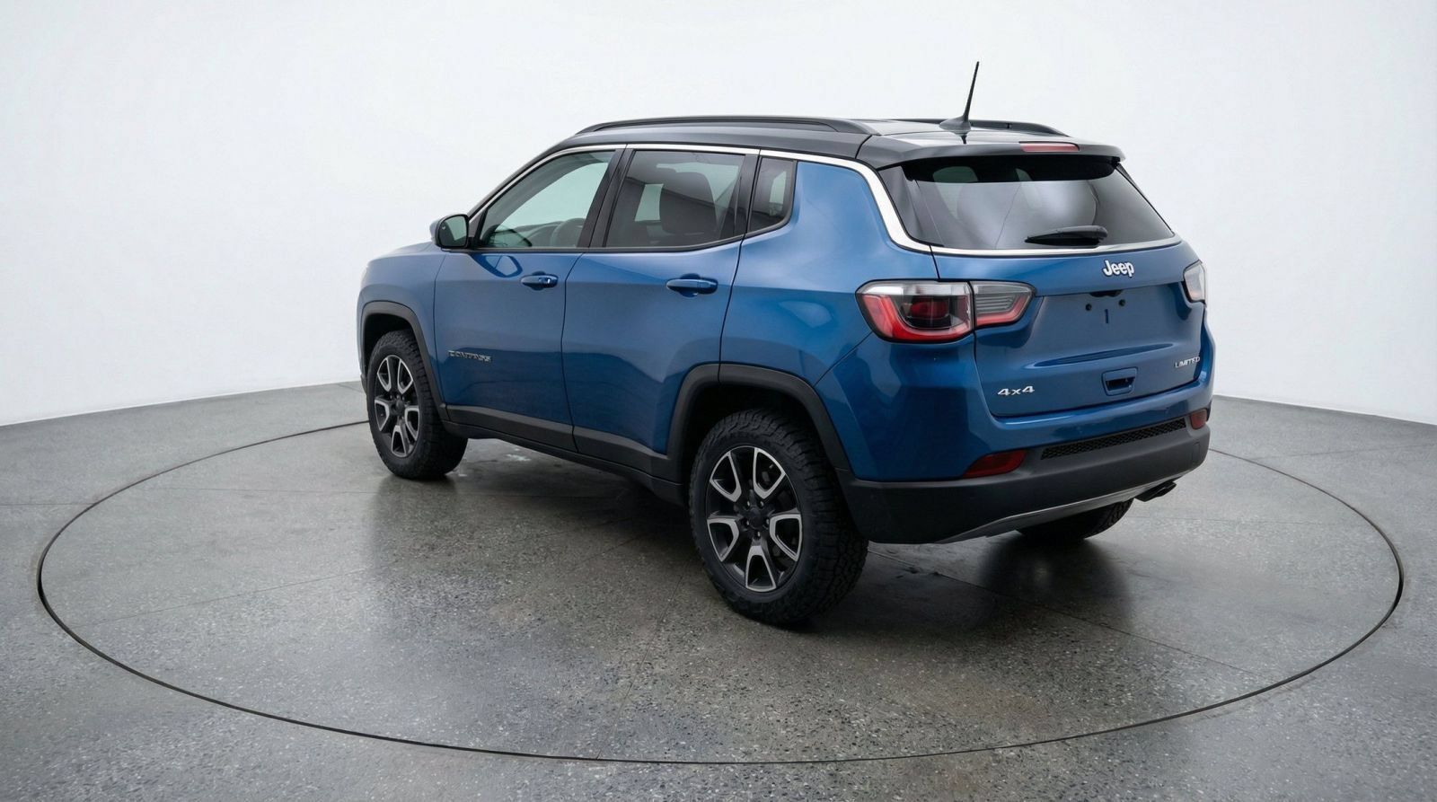 Used 2025 Jeep Compass Trailhawk AWD/4WD image 6