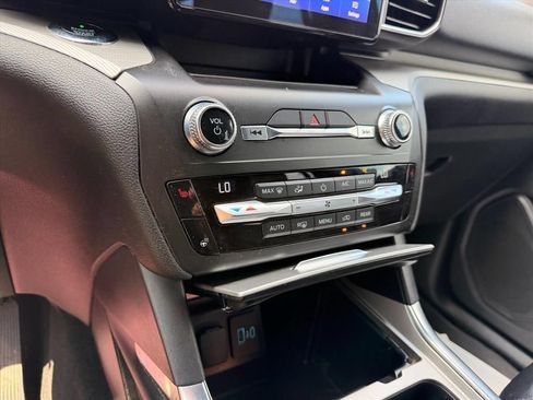 Used 2020 Ford Explorer XLT w/ Equipment Group 202A AWD/4WD image 24