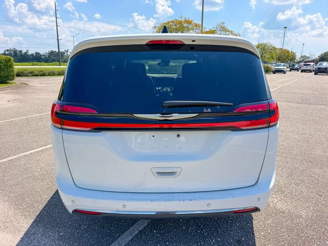 Used 2025 Chrysler Pacifica Select FWD image 4