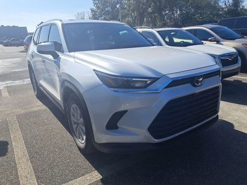 Used 2024 Toyota Grand Highlander XLE image 4