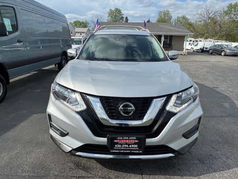 Used 2020 Nissan Rogue SV image 3