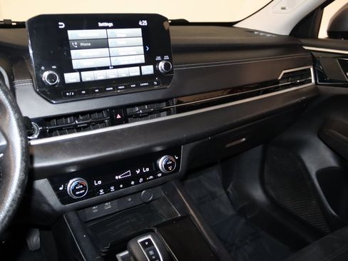 Used 2022 Mitsubishi Outlander SE image 48