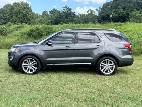Used 2016 Ford Explorer Limited w/ Equipment Group 301A FWD image 2