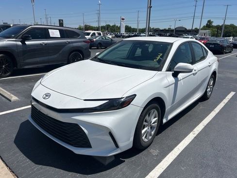 Used 2025 Toyota Camry LE image 10