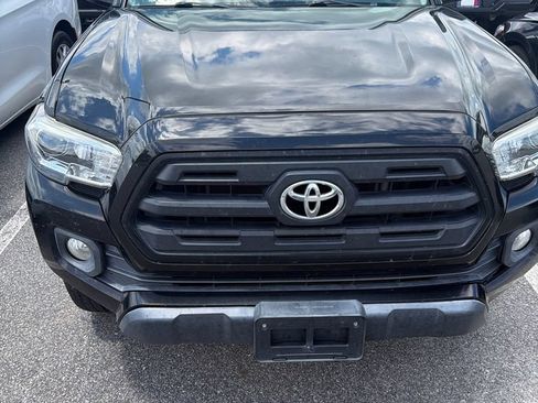 Used 2016 Toyota Tacoma SR5 w/ SR5 Appearance Package (DM) AWD/4WD image 23