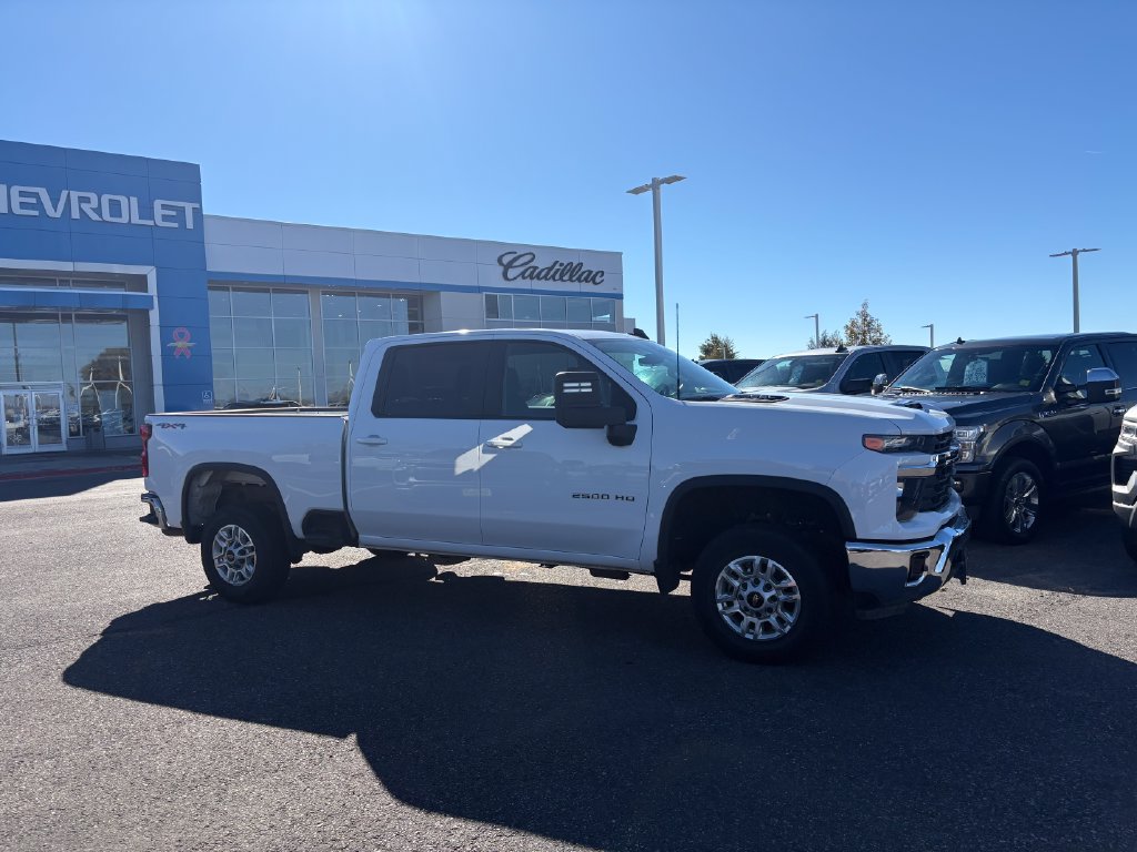 Used 2025 Chevrolet Silverado 2500 LT w/ Convenience Package AWD/4WD image 2