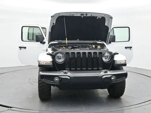 Used 2021 Jeep Gladiator Sport image 39