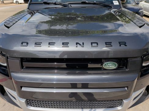 Used 2024 Land Rover Defender 110 S image 40