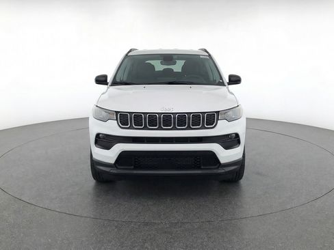 Used 2025 Jeep Compass Latitude image 2