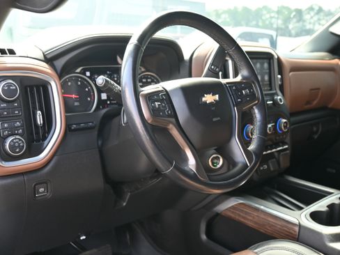 Used 2022 Chevrolet Silverado 2500 High Country w/ Z71 Off-Road Package image 3