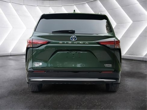 Used 2023 Toyota Sienna Limited AWD/4WD image 10