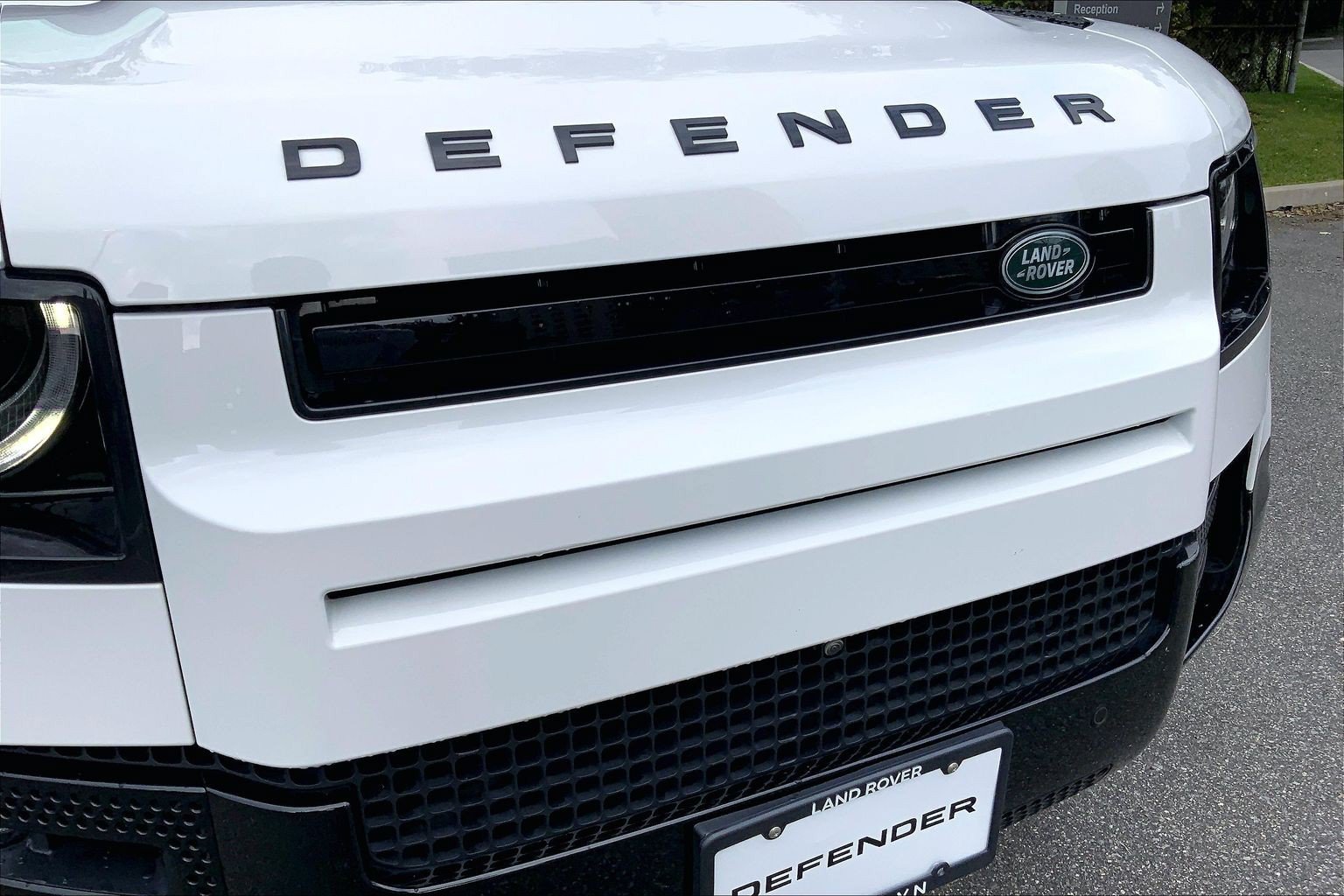 Certified 2024 Land Rover Defender 110 X-Dynamic SE AWD/4WD image 6