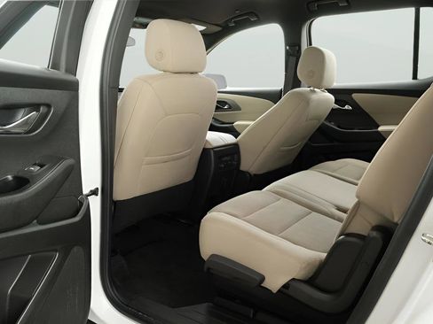 Used 2023 Chevrolet Traverse LS image 24