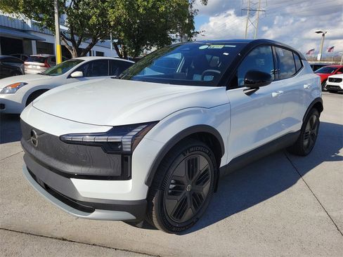 New 2026 Volvo EX30 Cross Country Ultra image 2