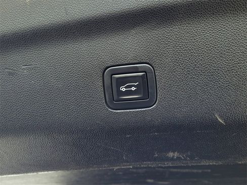 Used 2021 Cadillac Escalade ESV Premium Luxury Platinum w/ Heavy-Duty Trailer Package image 40