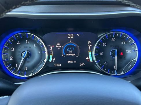 Used 2024 Chrysler Pacifica Touring-L FWD image 20