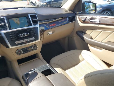 Used 2016 Mercedes-Benz GL 450 4MATIC w/ Premium I Package image 35