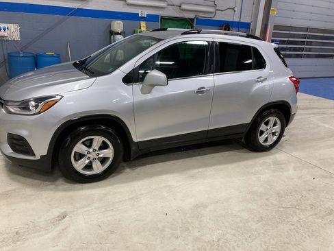 Used 2019 Chevrolet Trax LT w/ LT Convenience Package image 4