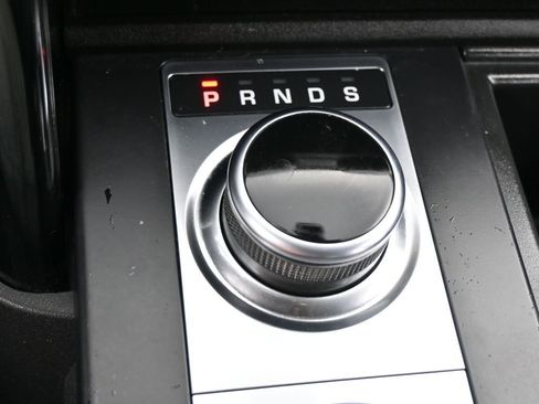 Used 2020 Land Rover Discovery SE image 20