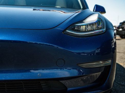Used 2020 Tesla Model 3 Standard Range Plus RWD image 9