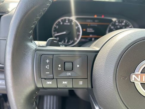 Used 2024 Nissan Pathfinder SV image 16