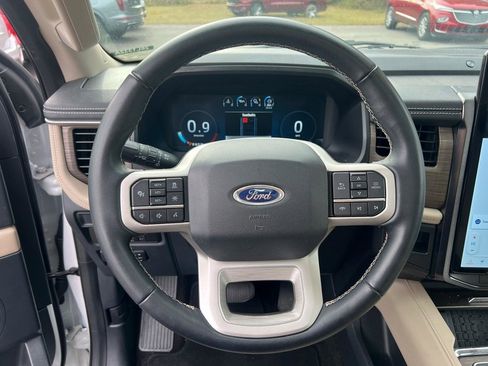 Used 2022 Ford Expedition Limited image 13