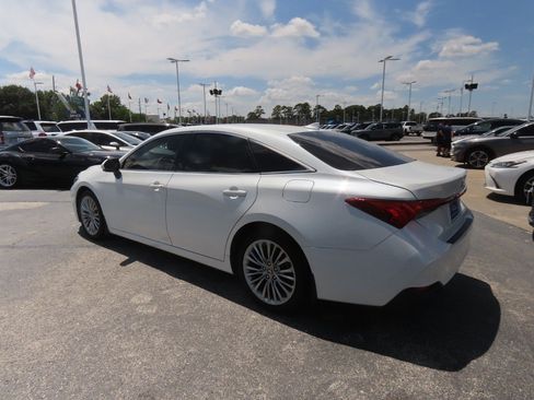 Used 2022 Toyota Avalon Limited w/ Advanced Safety Package FWD image 14