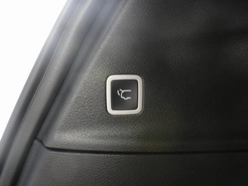 Used 2025 Chrysler Pacifica Pinnacle image 24