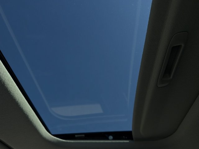 Used 2026 Hyundai Venue SEL FWD image 23