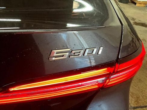 Used 2026 BMW 530i w/ Premium Package image 10