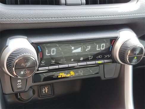 Used 2025 Toyota RAV4 XLE image 29
