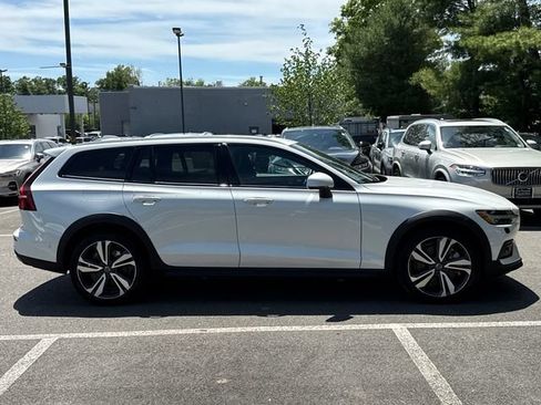 Used 2025 Volvo V60 B5 Cross Country Plus AWD/4WD image 6