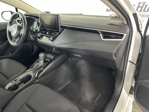 Used 2025 Toyota Corolla LE FWD image 33