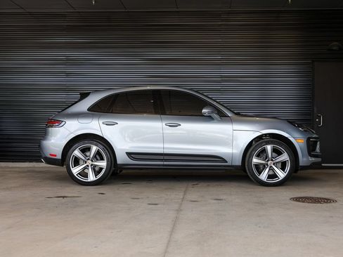 Certified 2023 Porsche Macan AWD/4WD image 8