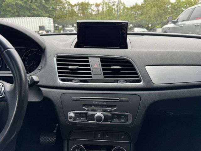 Used 2018 Audi Q3 2.0T Premium FWD image 32