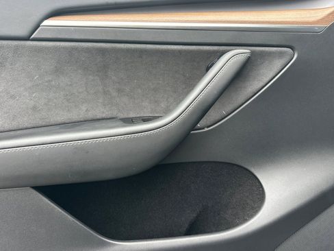 Used 2022 Tesla Model Y Performance image 12