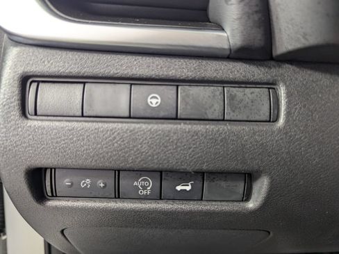 Used 2023 Nissan Rogue SV w/ SV Premium B Package FWD image 14