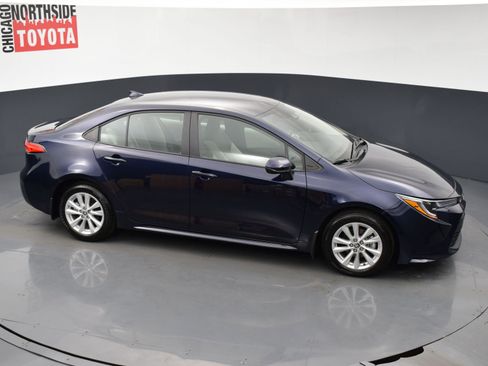 Used 2025 Toyota Corolla LE w/ LE Premium Package image 21