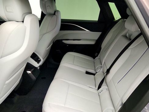 Used 2025 Cadillac Lyriq Luxury AWD/4WD image 18