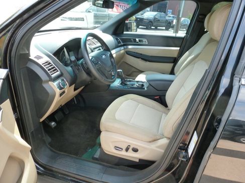 Used 2016 Ford Explorer XLT w/ Equipment Group 201A AWD/4WD image 9
