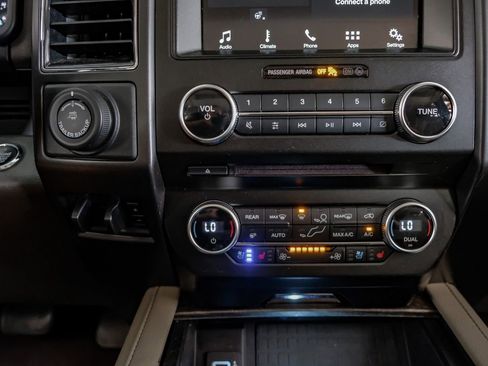Used 2018 Ford Expedition Limited AWD/4WD image 25