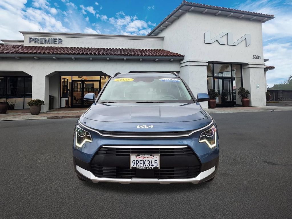 Certified 2025 Kia Niro EX FWD image 3