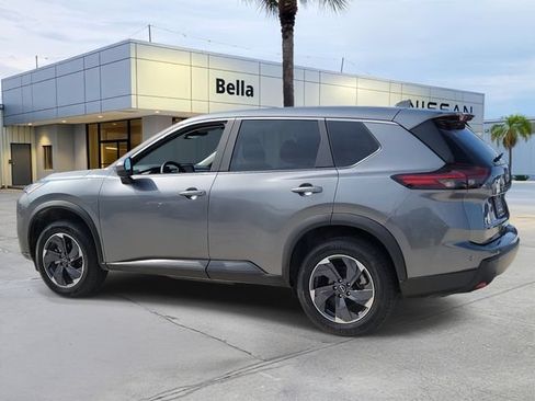Used 2025 Nissan Rogue SV FWD image 3