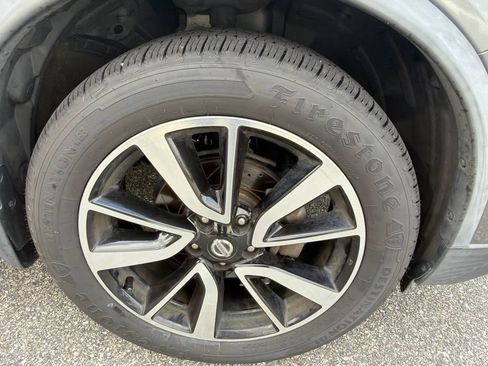Used 2018 Nissan Rogue SL w/ Premium Package AWD/4WD image 5