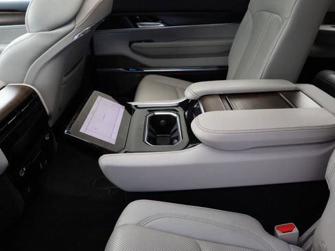 Used 2023 Jeep Grand Wagoneer 4WD image 15