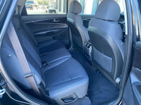 Used 2018 Kia Sorento LX image 18