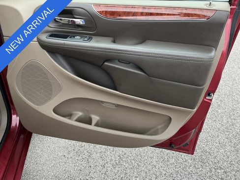 Used 2016 Chrysler Town & Country Touring w/ Driver Convenience Group FWD image 23